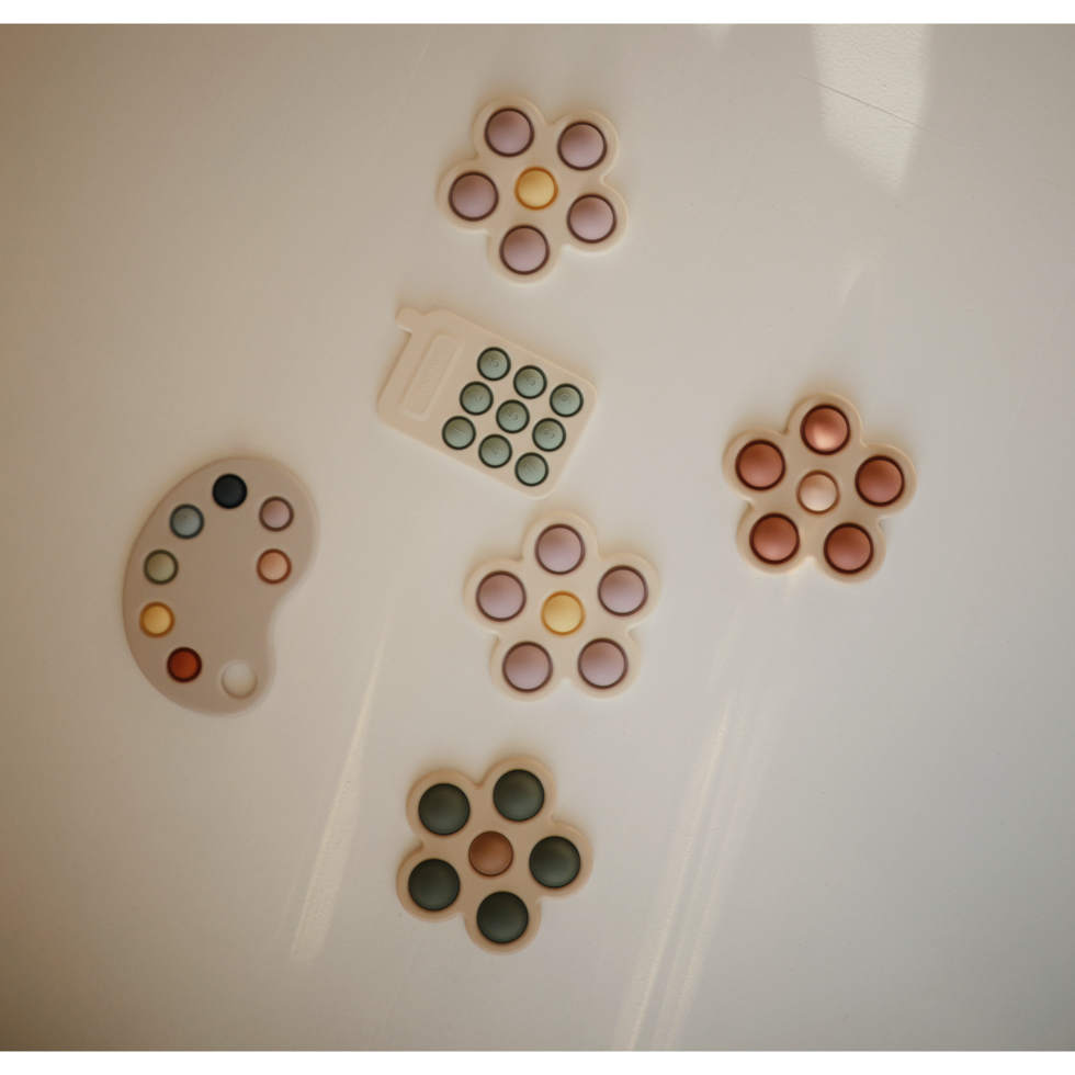 Flower push toy - Dried Thyme/Natural/Shifting Sand