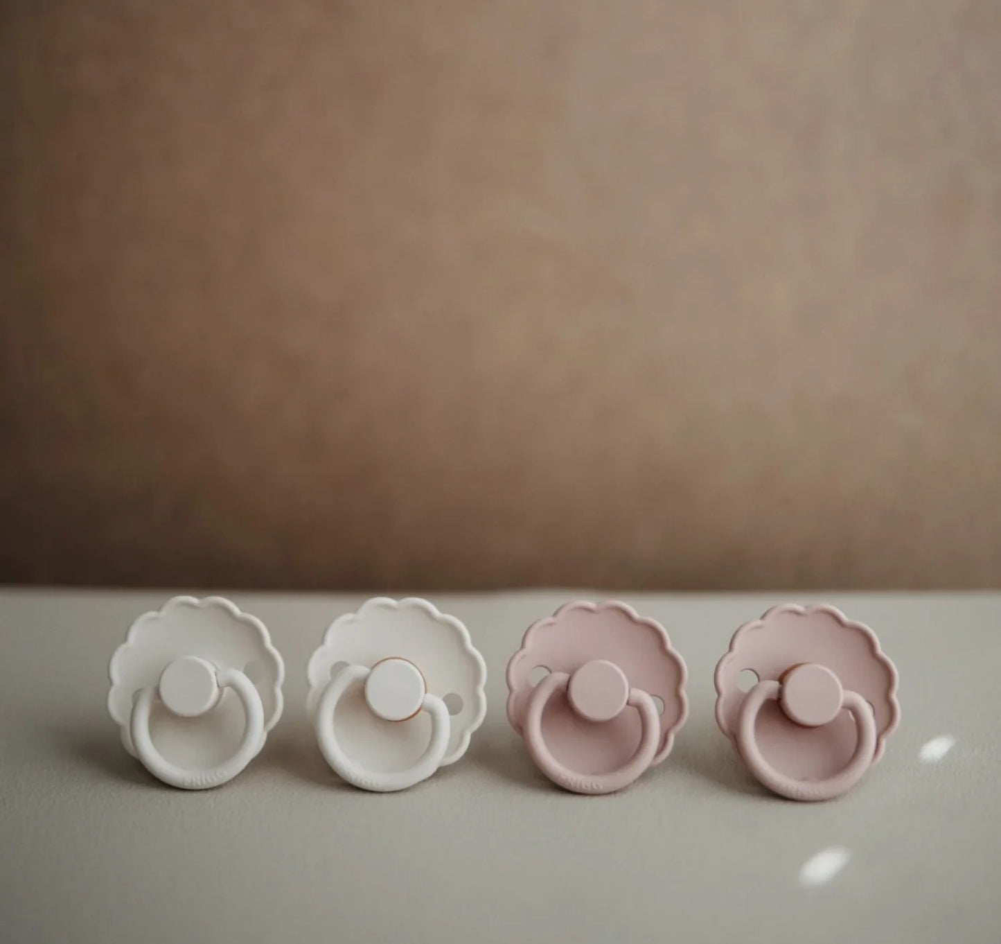 FRIGG Daisy Latex Baby Pacifier (1-Pack) - BLUSH